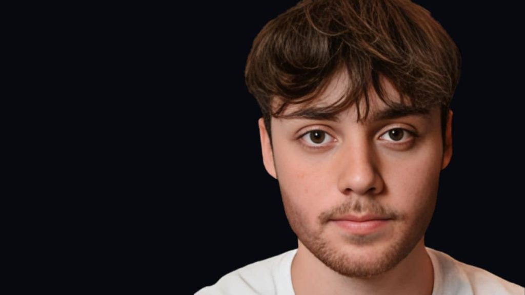 Loann LV, YouTubeur français spécialisé dans le développement personnel et les formations YouTube