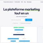 Systeme.io Avis 2026 : Test Complet de la Plateforme Tout-en-Un Capture de la page d’accueil de Systeme.io avec le slogan “La plateforme marketing tout-en-un” et le formulaire d’inscription gratuite