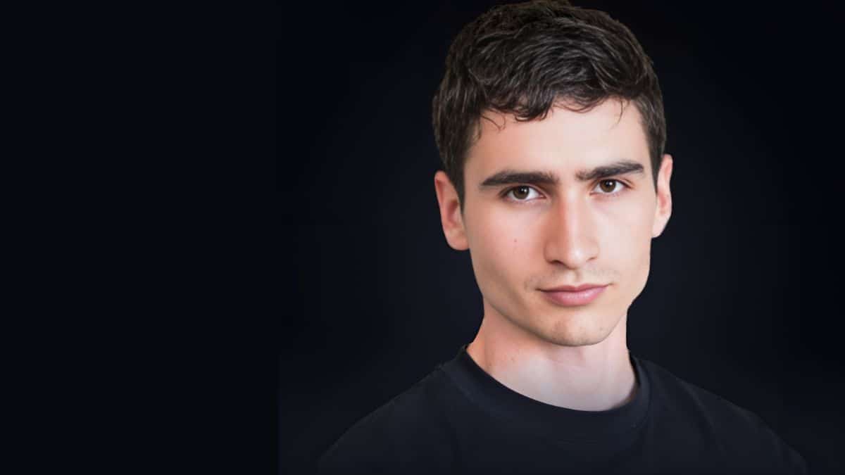 Antoine BM est un infopreneur et créateur de contenu français